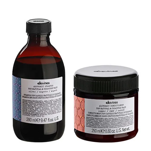 Zwei Haarpflegeprodukte von Davines Alchemic, eine Flasche und einen Tiegel