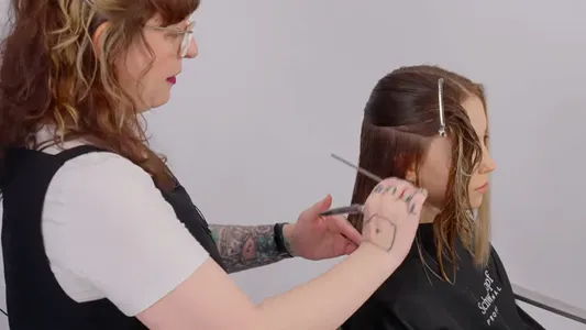 Wie man einen Bob-Haarschnitt schneidet | Schritt-für-Schritt-Tutorial