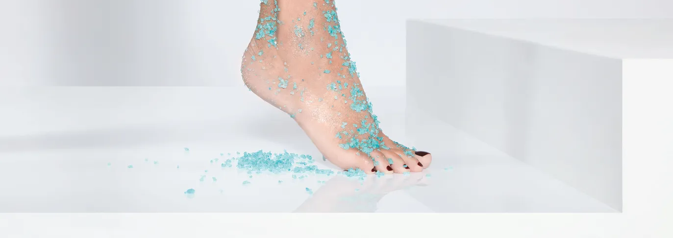 Frauenfuß mit Fußpeeling