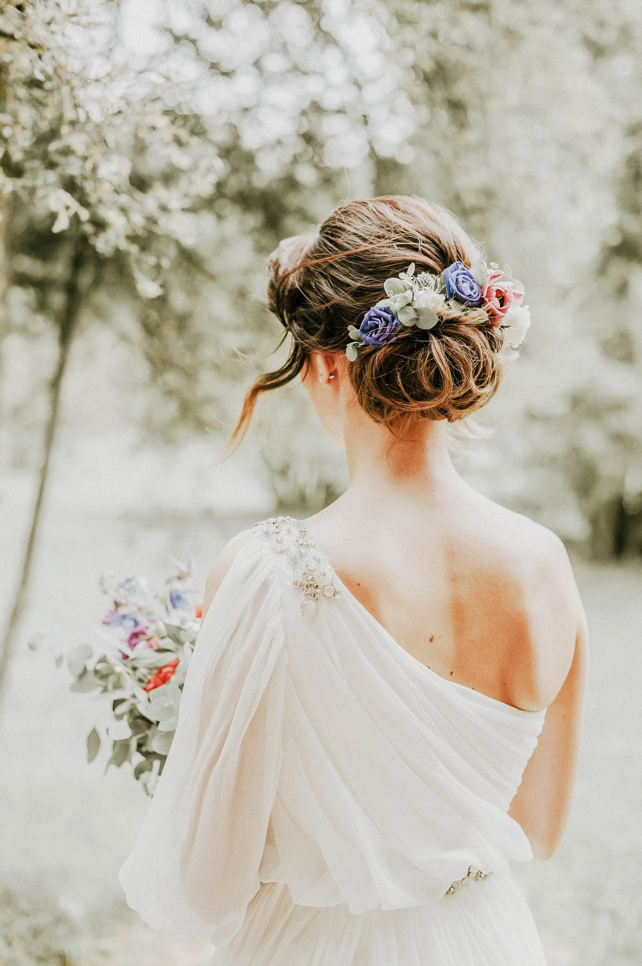 Hochsteckfrisur - Braut bei Hochzeit