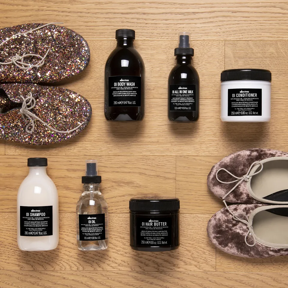 Davines Produkte neben Balletschuhen